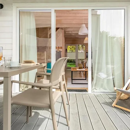2 Bedroom Stunning In Semesterbostad Ustronie Morskie